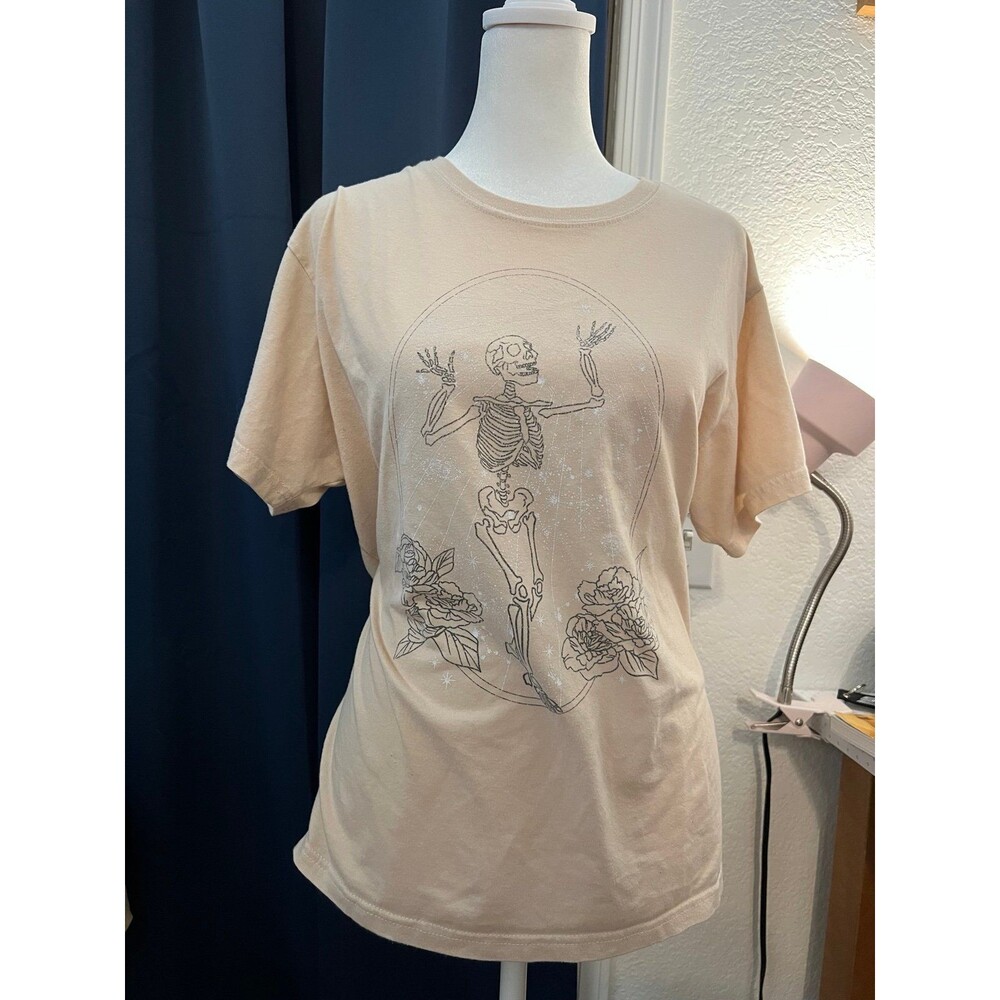 Mighty Fine Witchy Graphic T Size XL